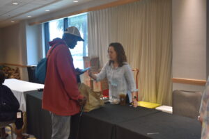 WayAround's Jessica Hipps helps BVA member with registration at BVA National Convention